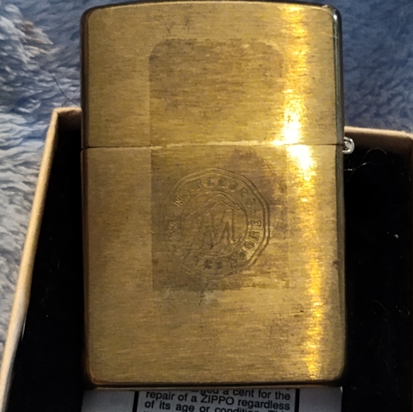 NEW & VINTAGE Brass Marlboro ZIPPO Lighter (NEVER FIRED) - Picture 7 of 10